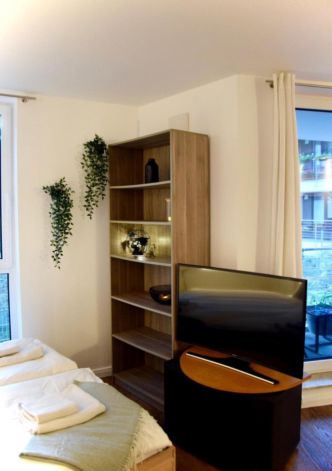 Stilvolle Wohnung Mit Balkon & Parkplatz Rostock Kültér fotó