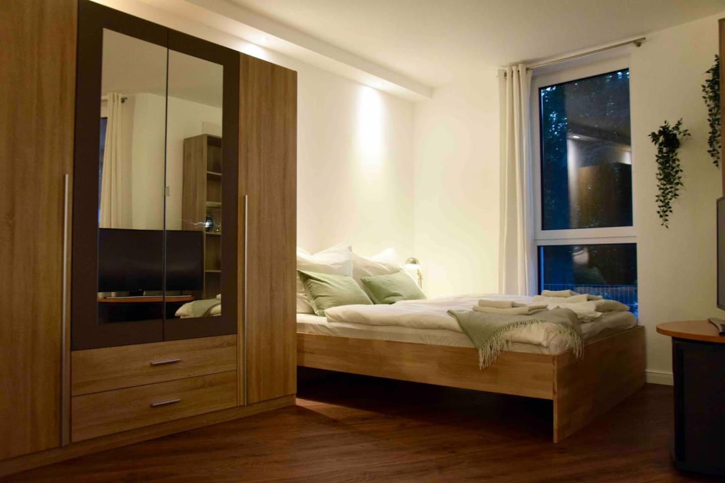 Stilvolle Wohnung Mit Balkon & Parkplatz Rostock Kültér fotó